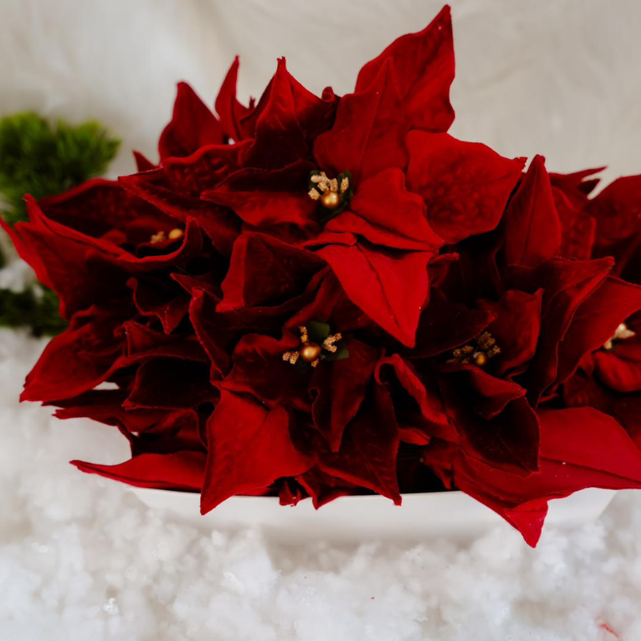 Crăciuniță lucrată manual din catifea bordo  – Eleganță pentru brad!