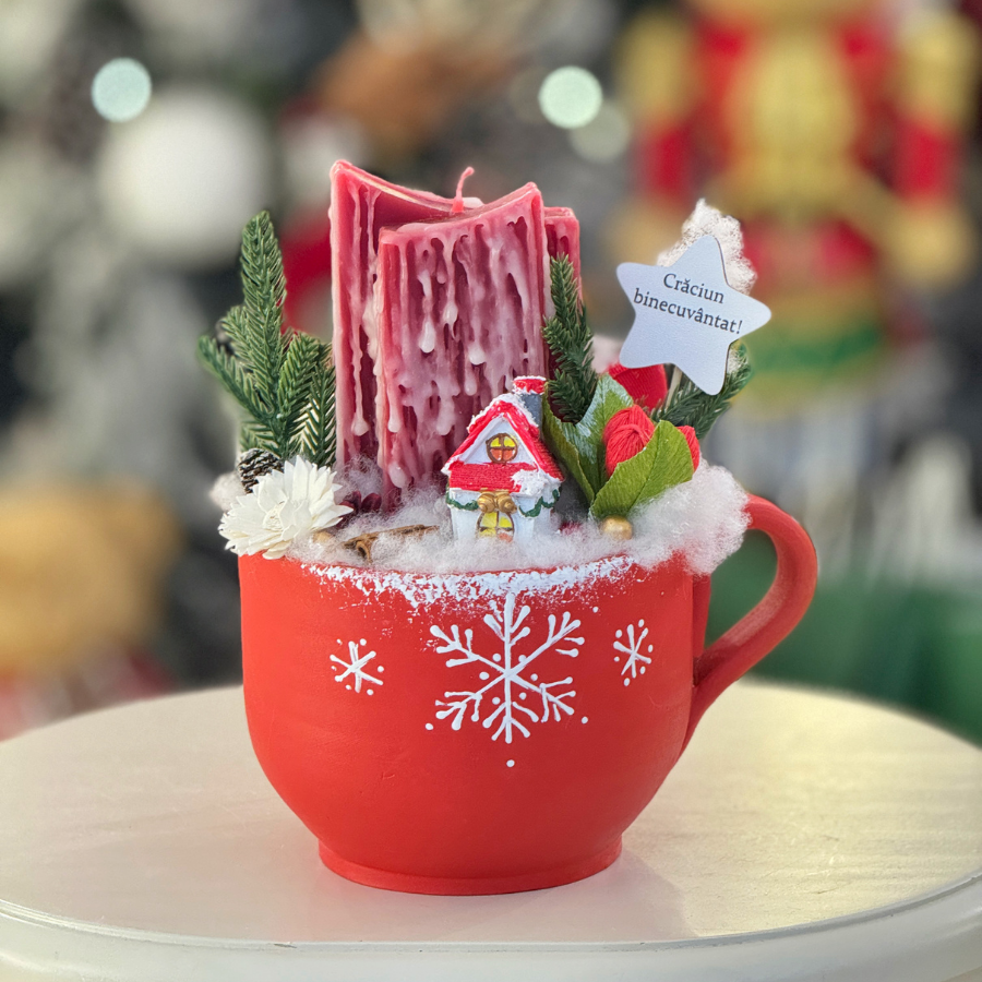 Aranjament Handmade de Crăciun în Cană Roșie cu Lumânare