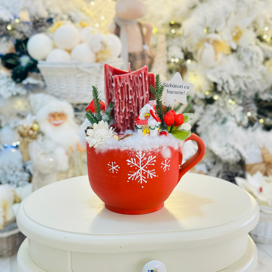 Aranjament Handmade de Crăciun în Cană Roșie cu Lumânare