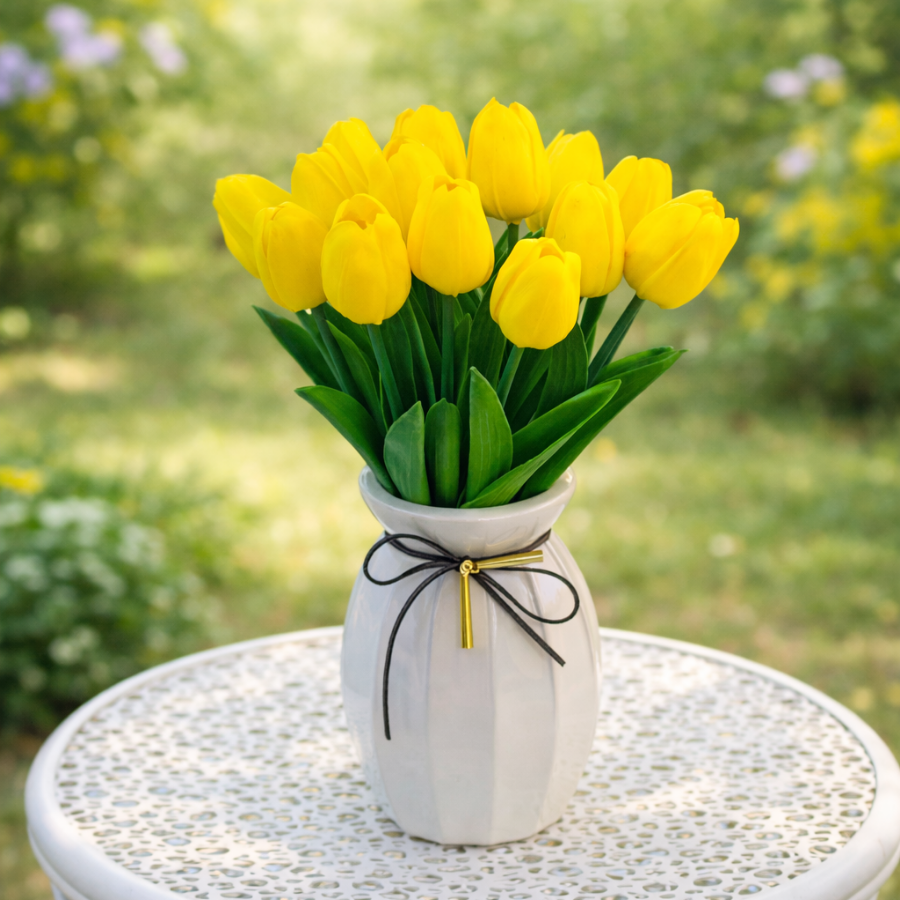 Vaza din ceramica cu lalele - Eleganta care dureaza! - Vesel Fluturas