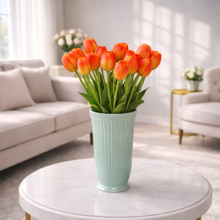 Vază cu lalele portocalii – Energie și eleganță pentru decor!
