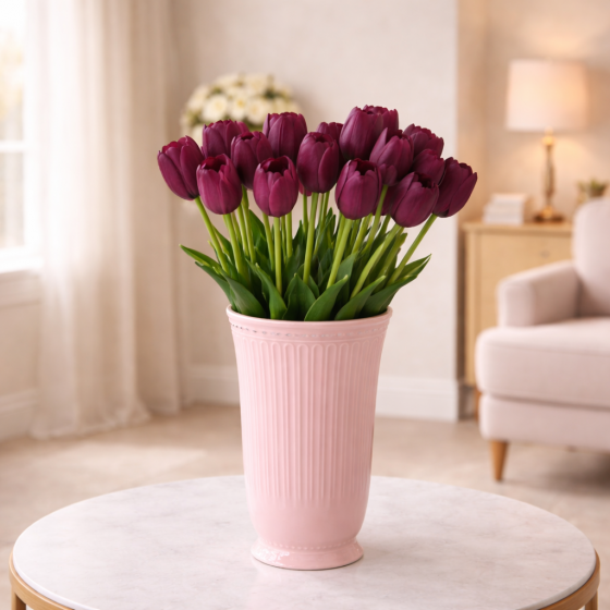 Vază cu lalele mov închis – Decor sofisticat și elegant