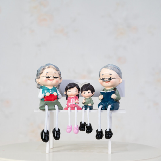 Set figurine - Bunicii cu nepoții!