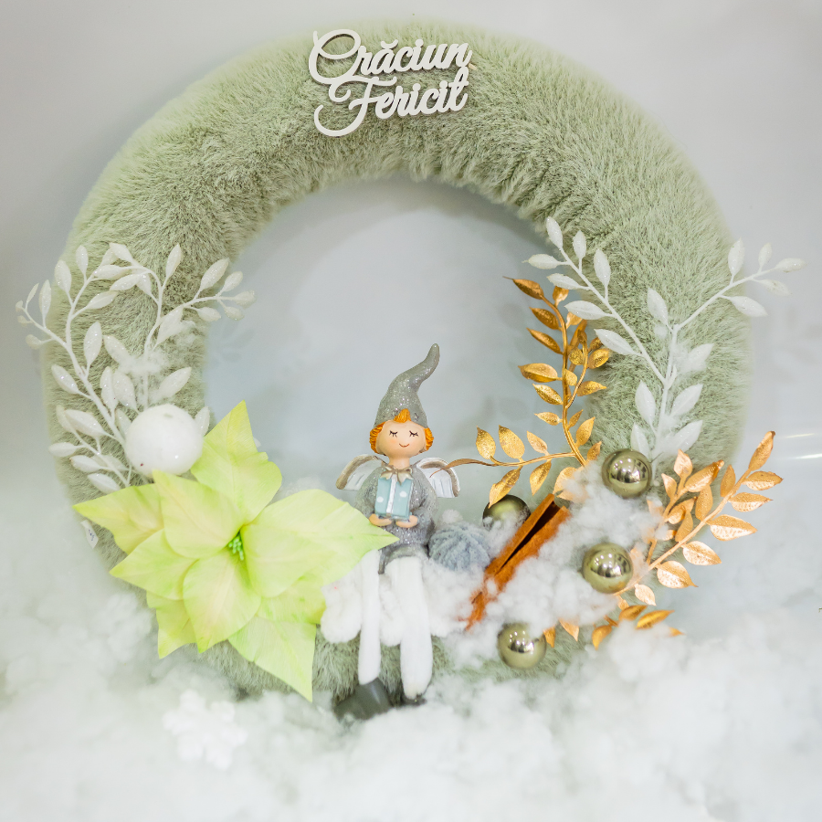 Coroniță verde de Crăciun cu floare de crăciuniță, handmade cu auriu